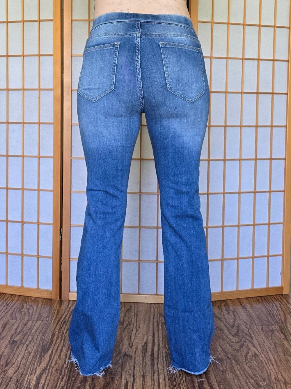 Cello Pull-On Flare Jeggings EUC - Women's Size M - Faded Denim Wash - Picture 3 of 13